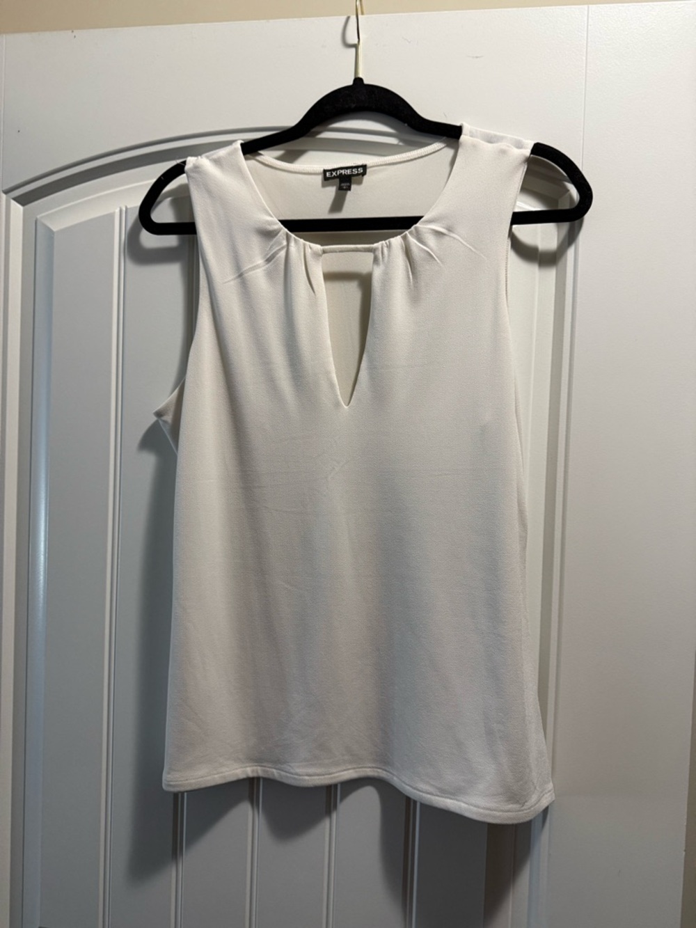 Express White Sleeveless V-Keyhole Camisole